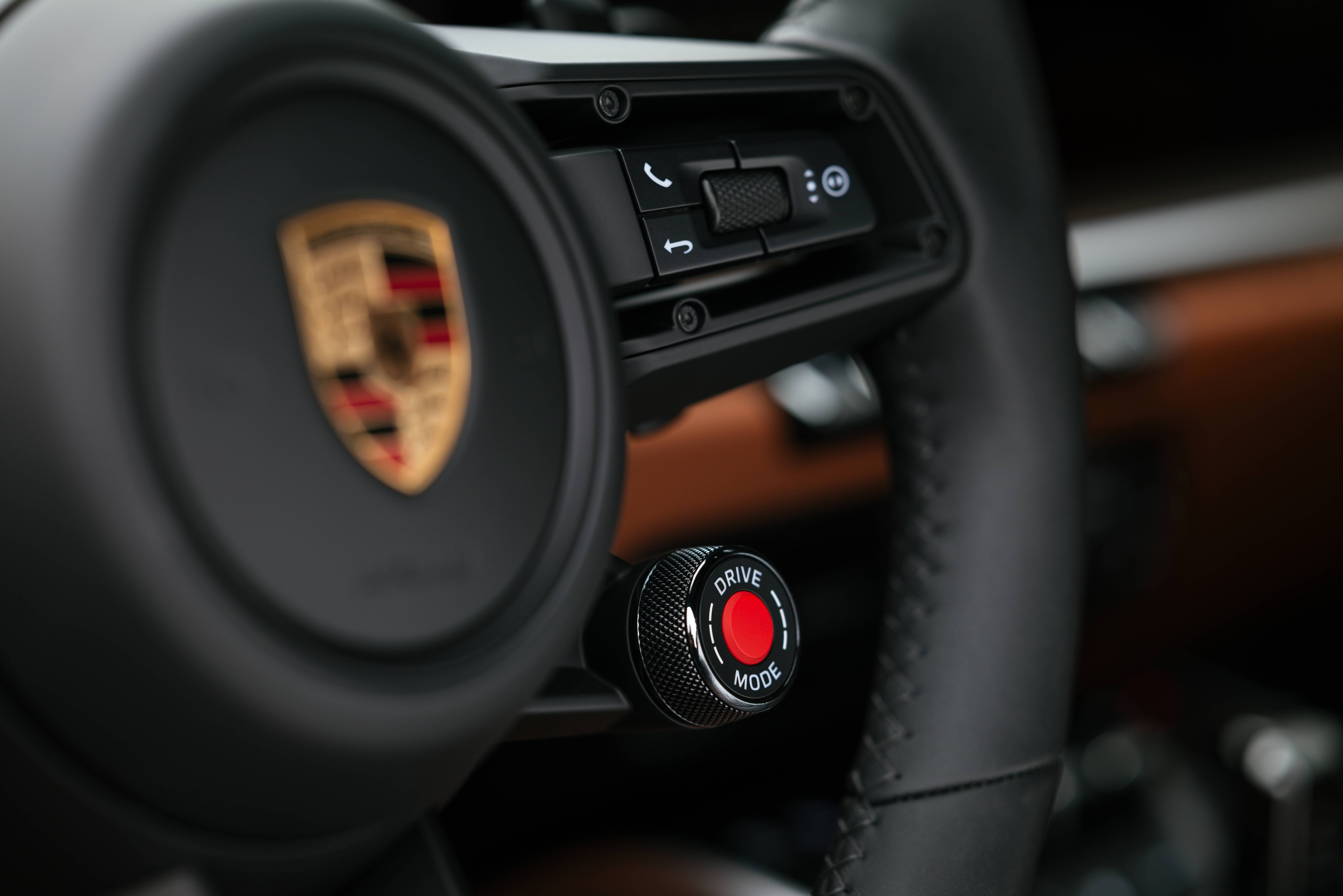 2025 Porsche 911 Carrera