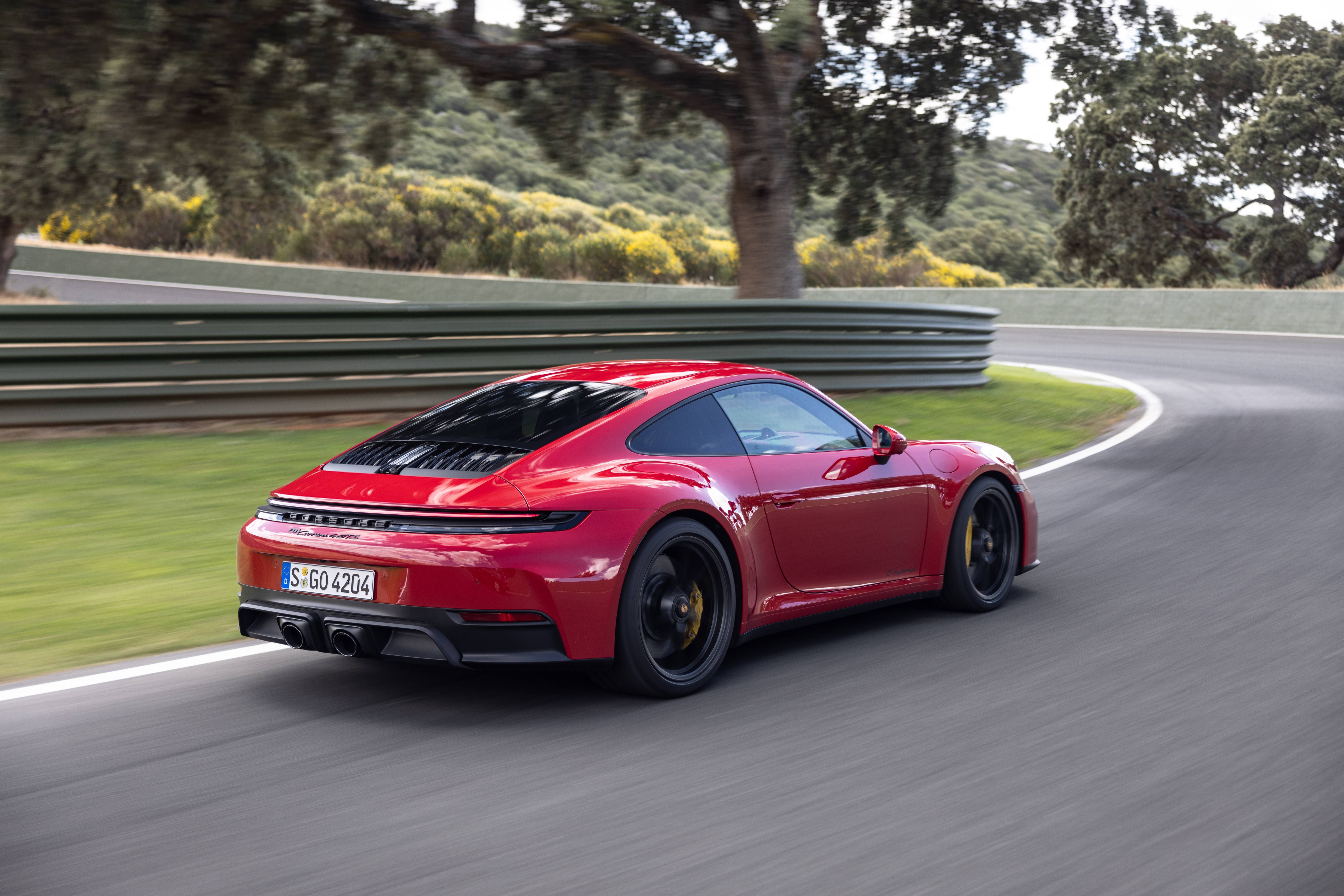 2025 Porsche 911 Carrera 4 GTS